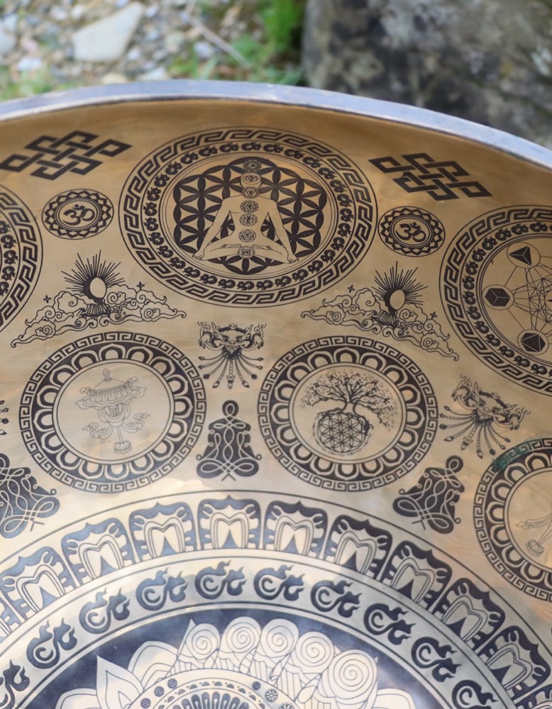 Fussklangschale graviert OM Tageston 48 cm  inkl. Schlägel und Kissen