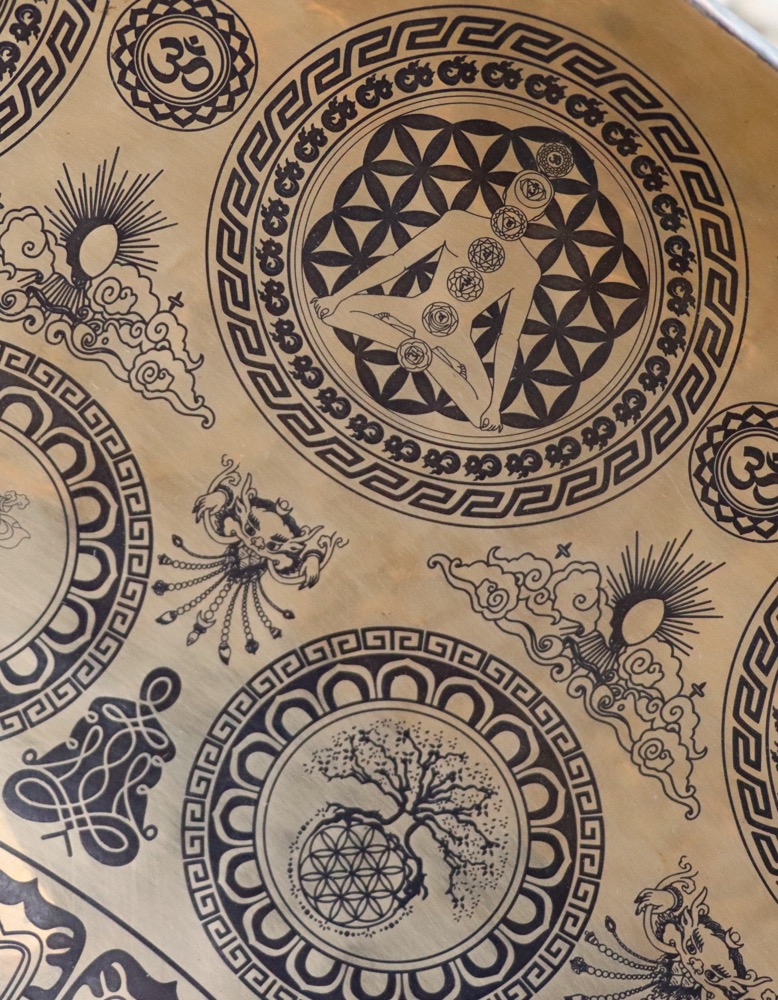 Fussklangschale graviert OM Tageston 48 cm  inkl. Schlägel und Kissen