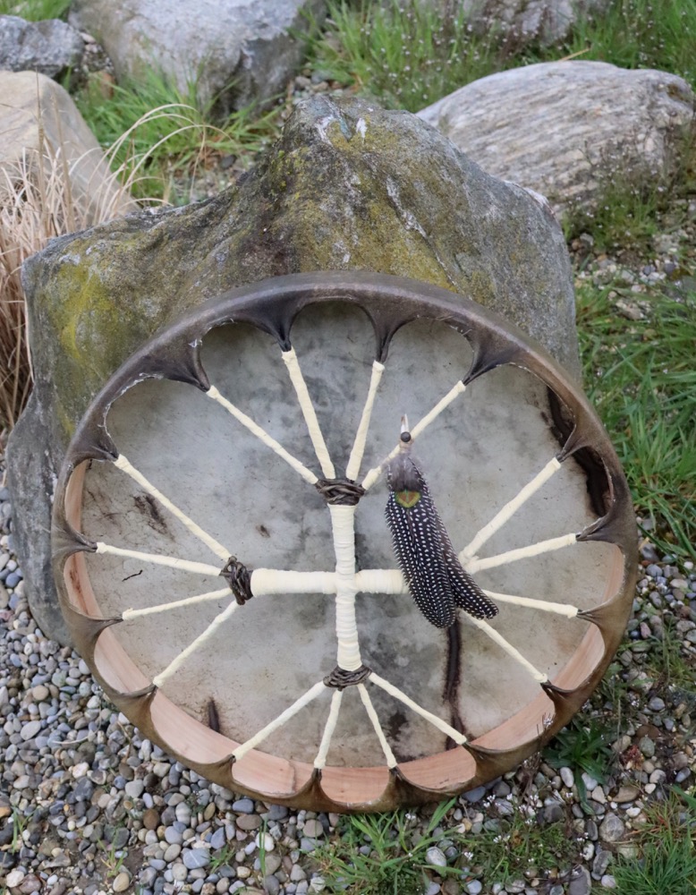 Erdentrommel Neumond März 26 Rothirsch Kuh 50,5 cm