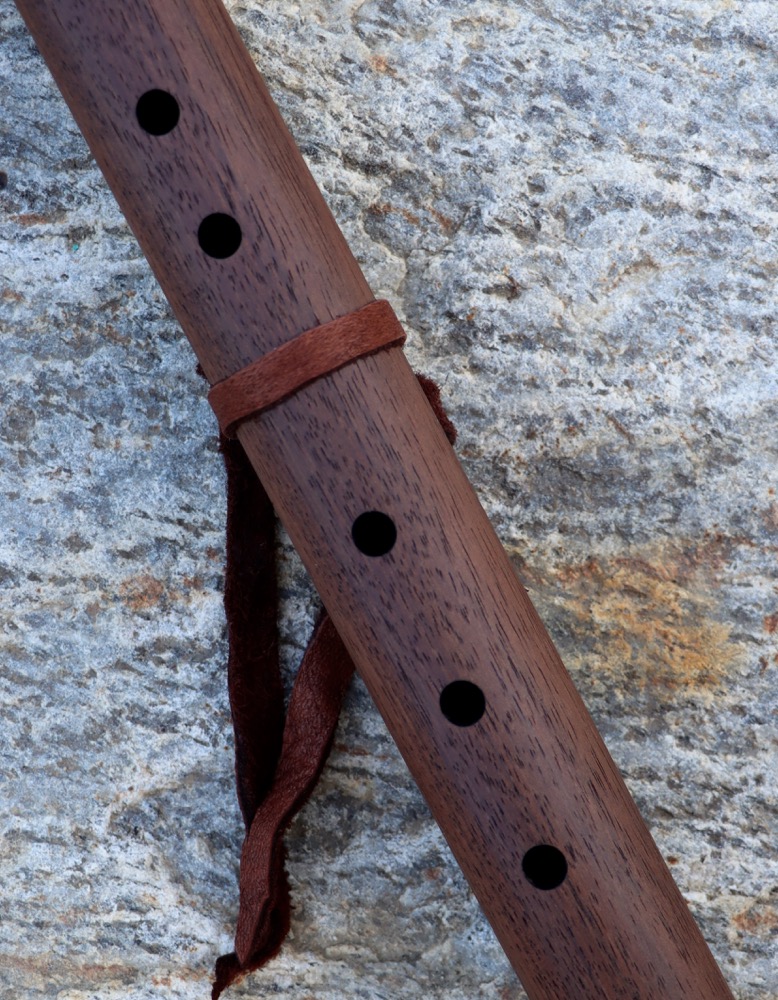 native american flute "Bärenkraft" Schwarznuss E 432 hz 