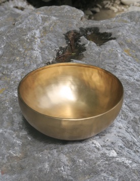 Klangschale Om Tageston 30 cm inkl. Schlägel und Kissen