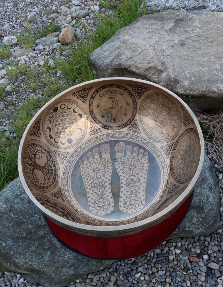 Fussklangschale graviert SONNE 53 cm inkl. Schlägel und Kissen