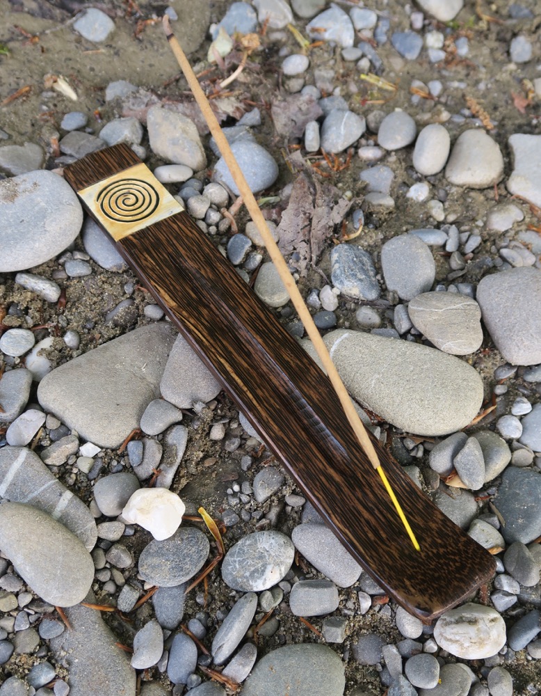 Stäbchenhalter aus Palmholz Spirale