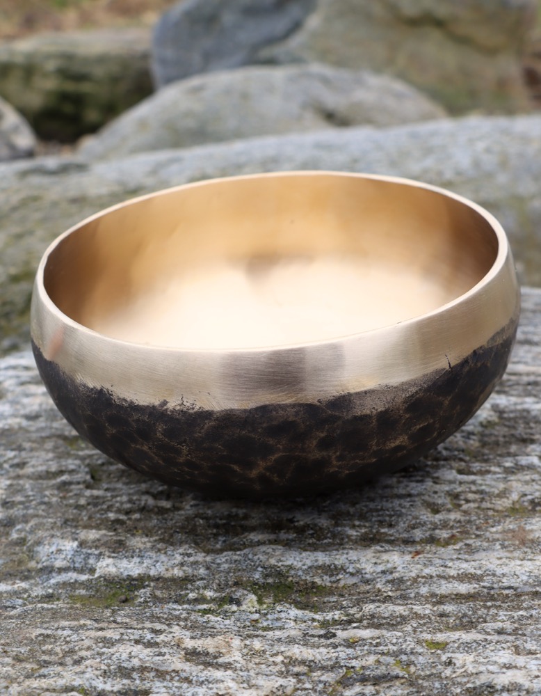 Klangschale Orisha schwarz  17 cm inkl. Schlägel und Kissen