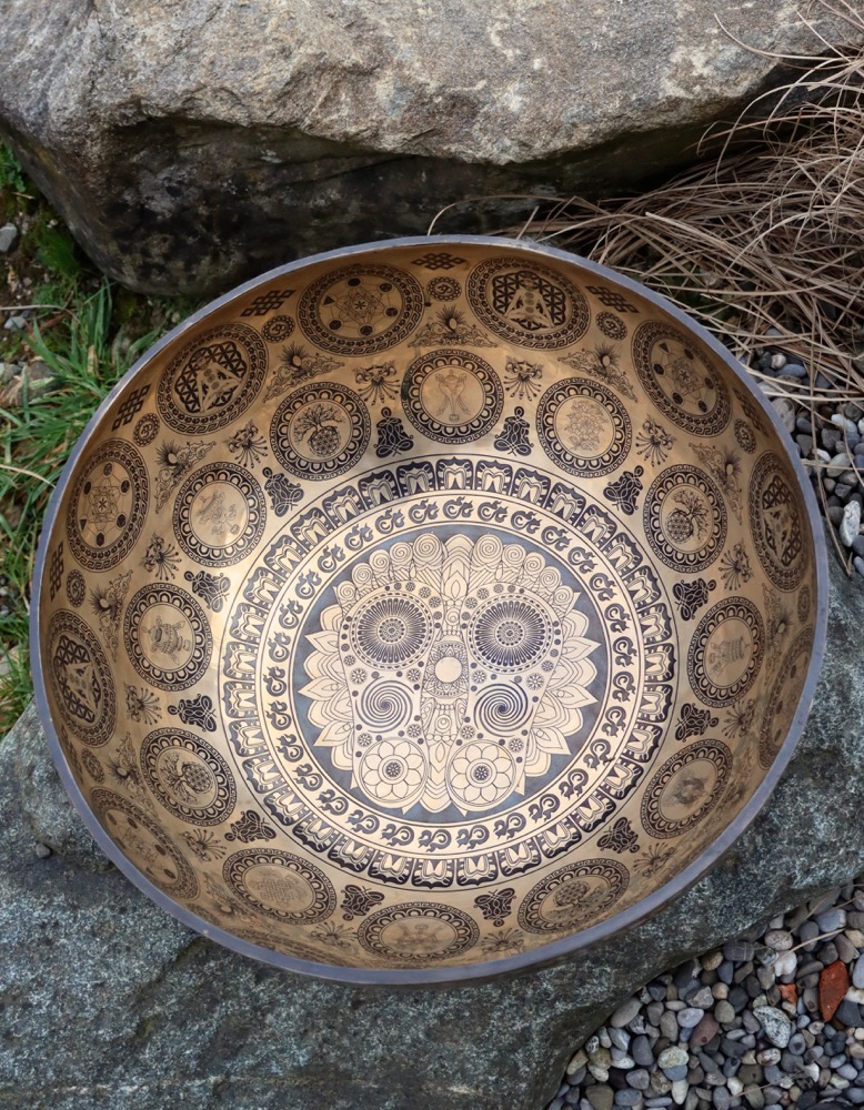 Fussklangschale graviert OM Tageston 48 cm  inkl. Schlägel und Kissen
