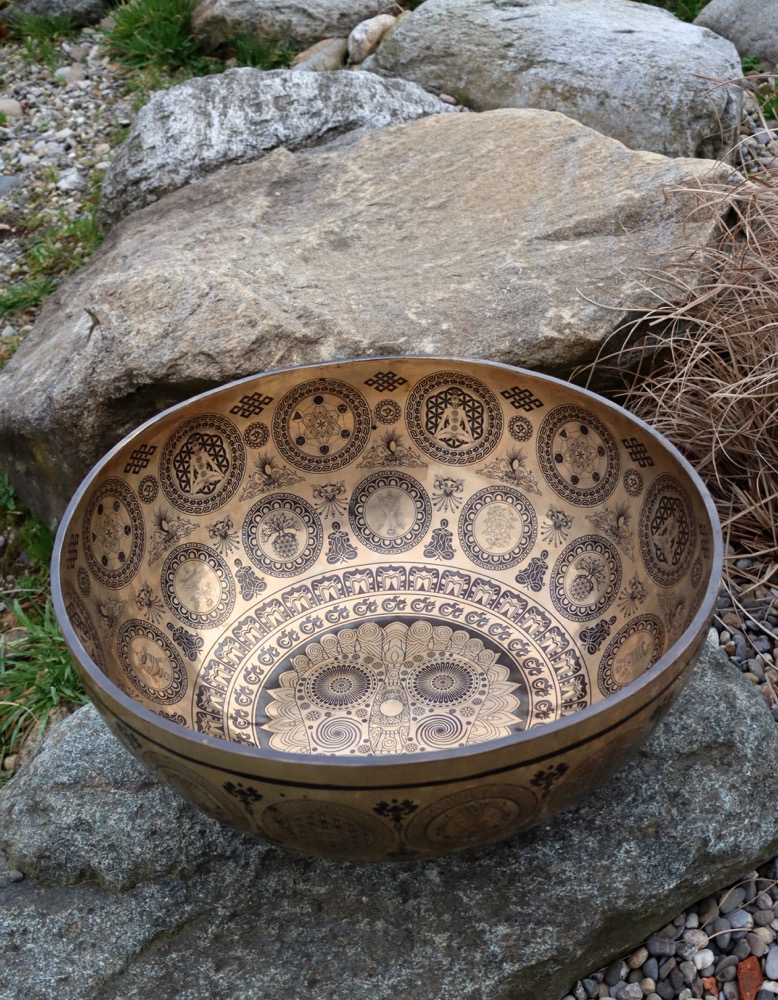 Fussklangschale graviert OM Tageston 48 cm  inkl. Schlägel und Kissen