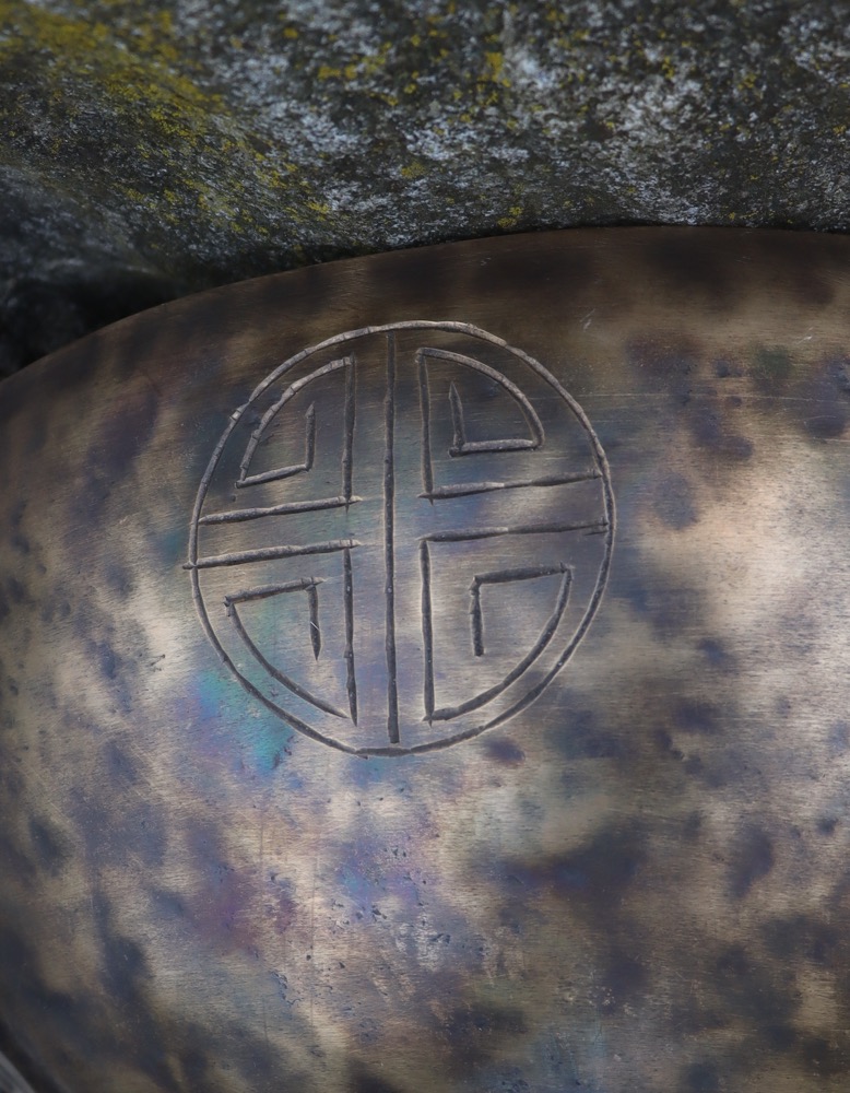 Klangschale Vollmond Neptun 27 cm inkl. Schlägel und Kissen