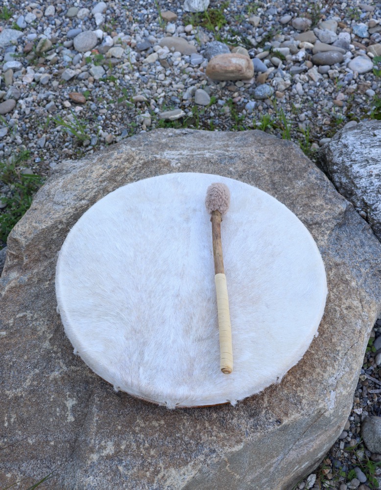  Schamanen Trommel Ziege 50,5 cm mit Federn und Edelsteinkugel