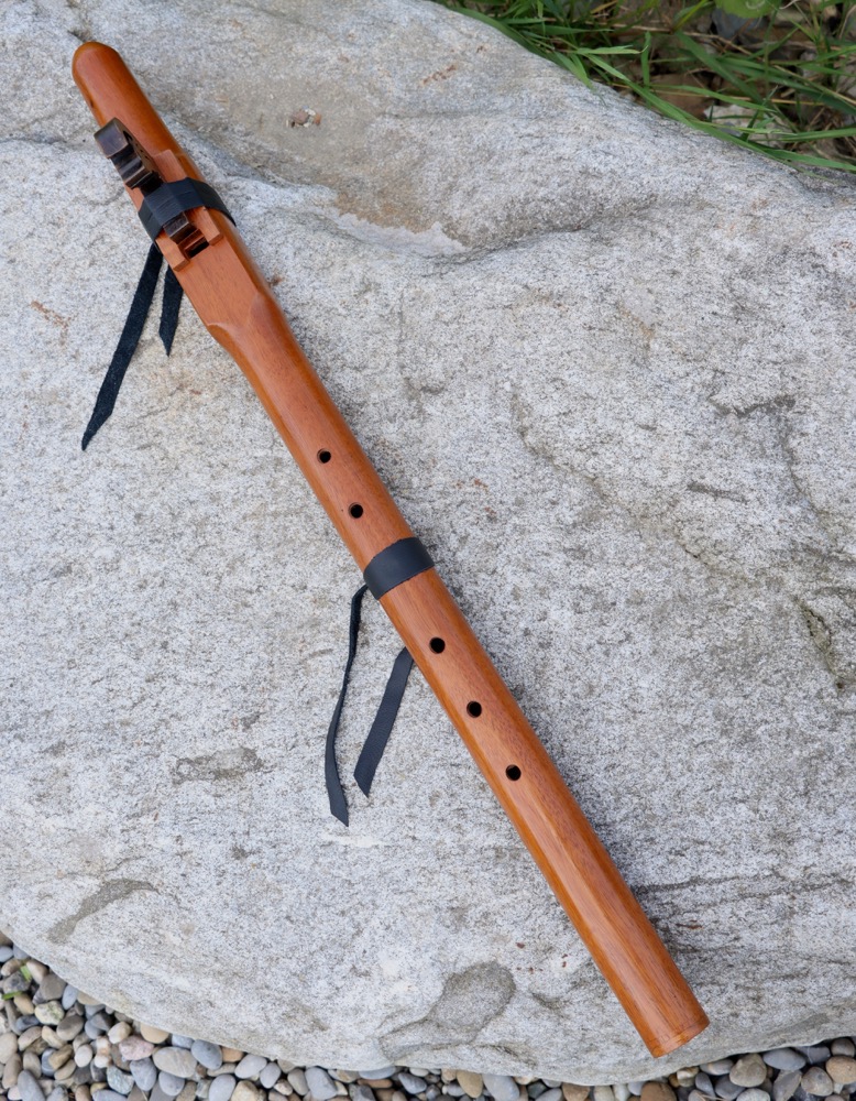 native american Flute Mahagoni Wolf E 432 hz