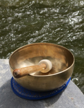 Klangschale Himalaya  20 cm inkl. Schlägel u. Kissen