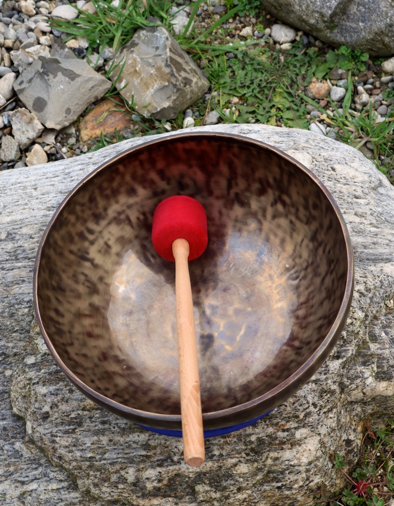 Klangschale Vollmond Neptun 27 cm inkl. Schlägel und Kissen