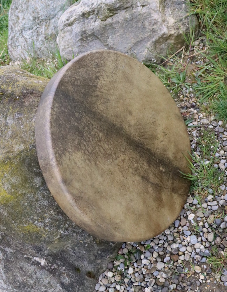 Erdentrommel Neumond März 26 Rothirsch Kuh 50,5 cm