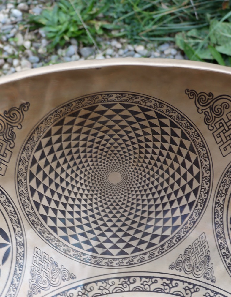 Fussklangschale graviert 52 cm inkl. Schlägel und Kissen 
