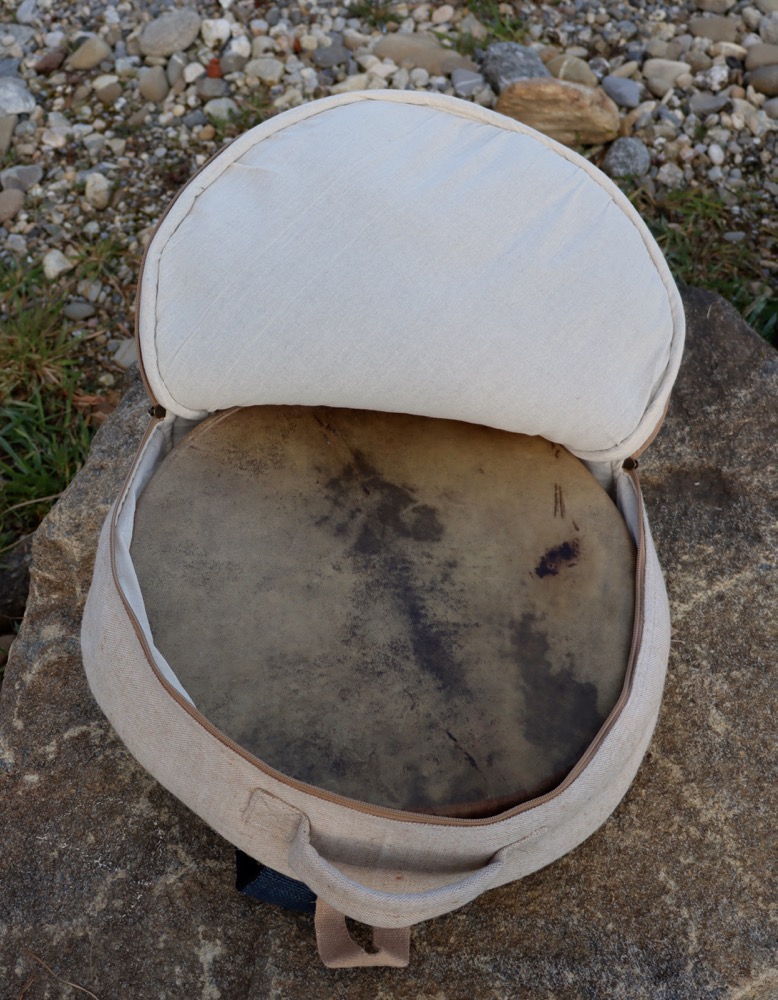 Trommeltasche Hanf mit Rucksackgurten 40-42 cm 