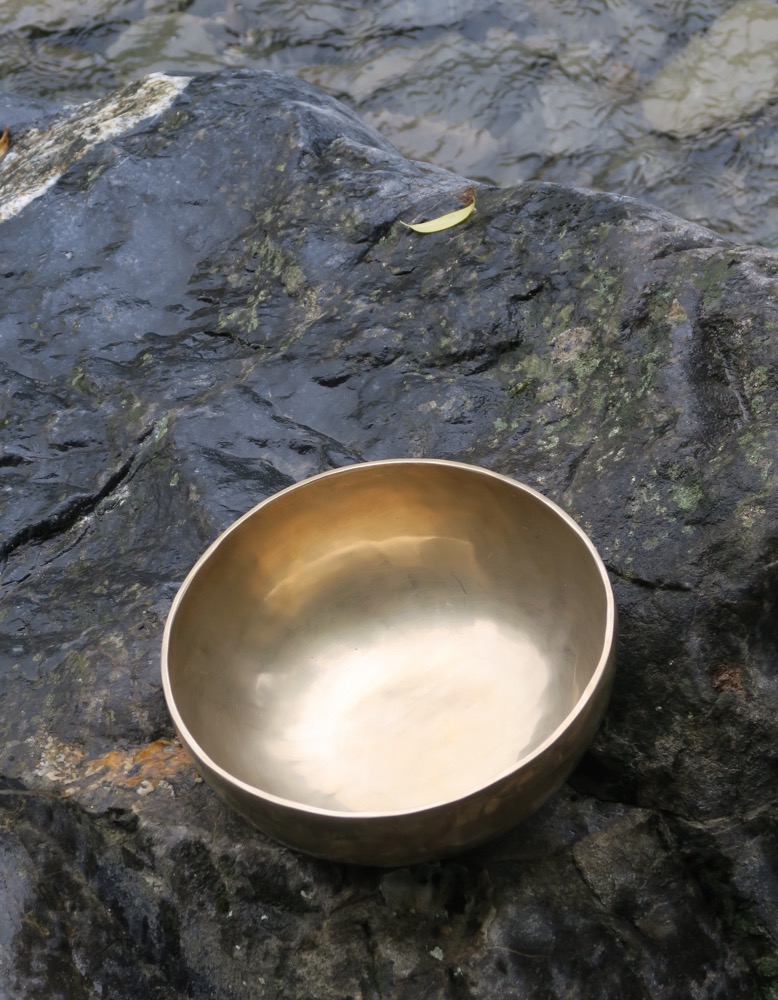 Klangschale Himalaya  20,5 cm inkl. Schlägel und Kissen