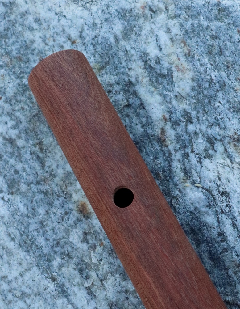 Pentatonische Flöte aus  Zedernholz Dur  Bass D 432 hz 