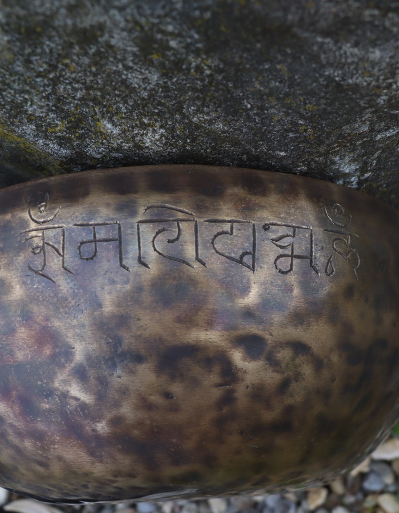 Klangschale Vollmond Neptun 27 cm inkl. Schlägel und Kissen