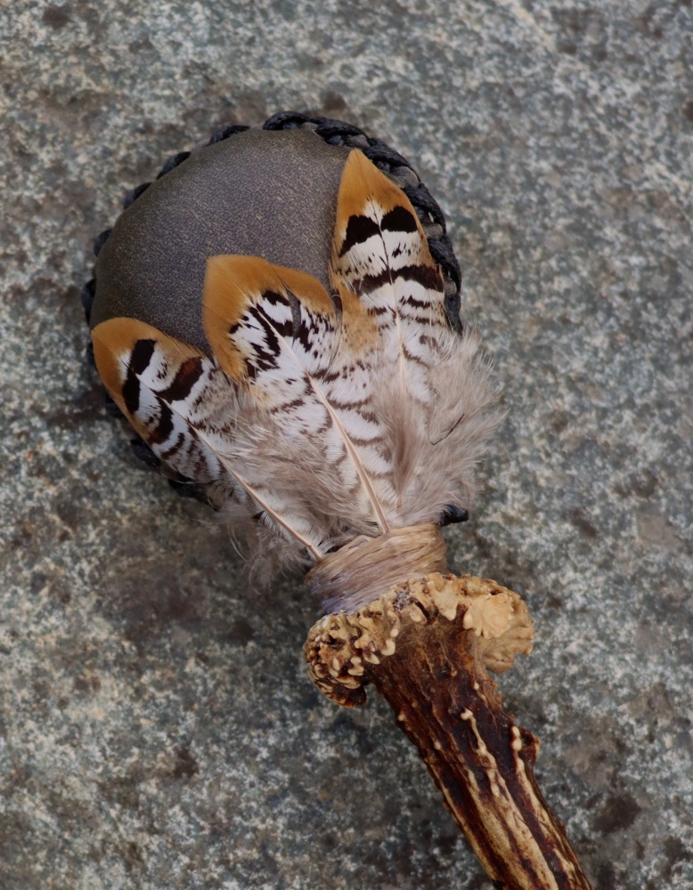 Schamanenrassel Neumond Mai Rehbock Edelsteinrassel 