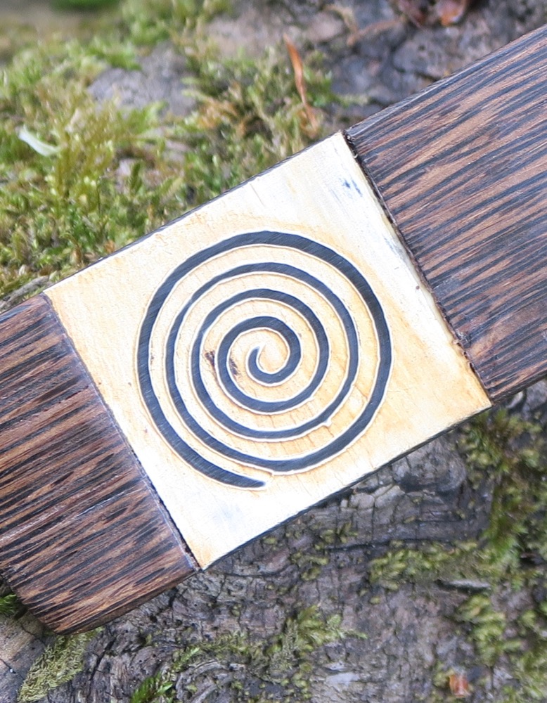 Stäbchenhalter aus Palmholz Spirale