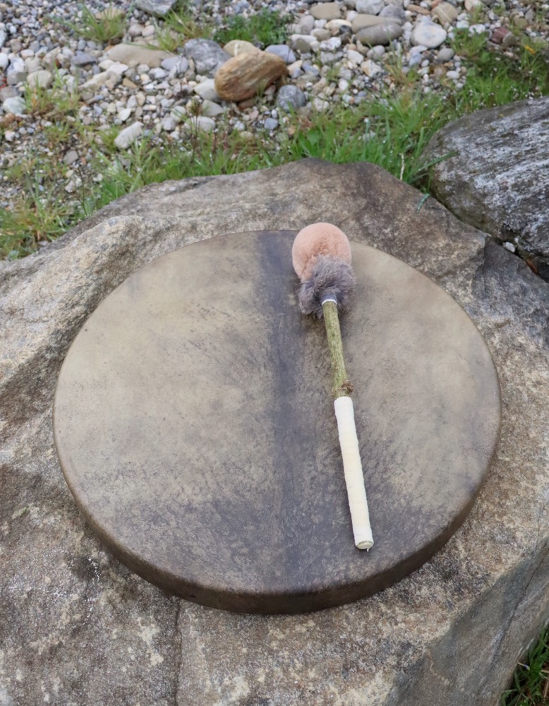 Erdentrommel Neumond März 26 Rothirsch Kuh 50,5 cm