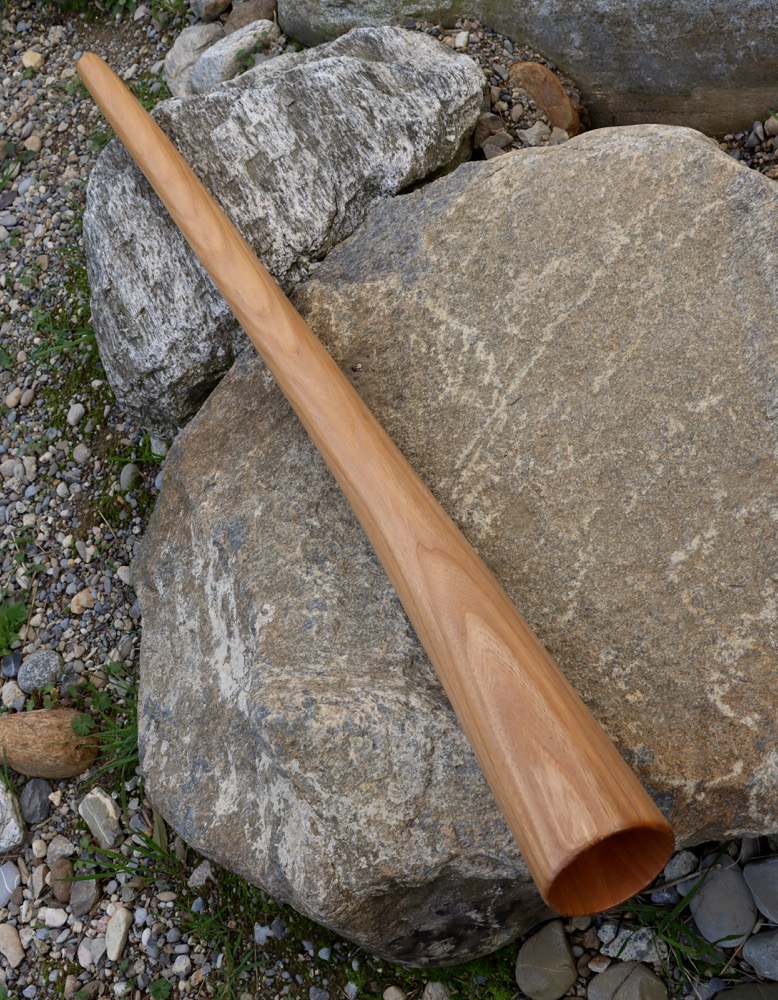Didgeridoo aus schweizer Ulmenholz  C# 440 hz 154 cm