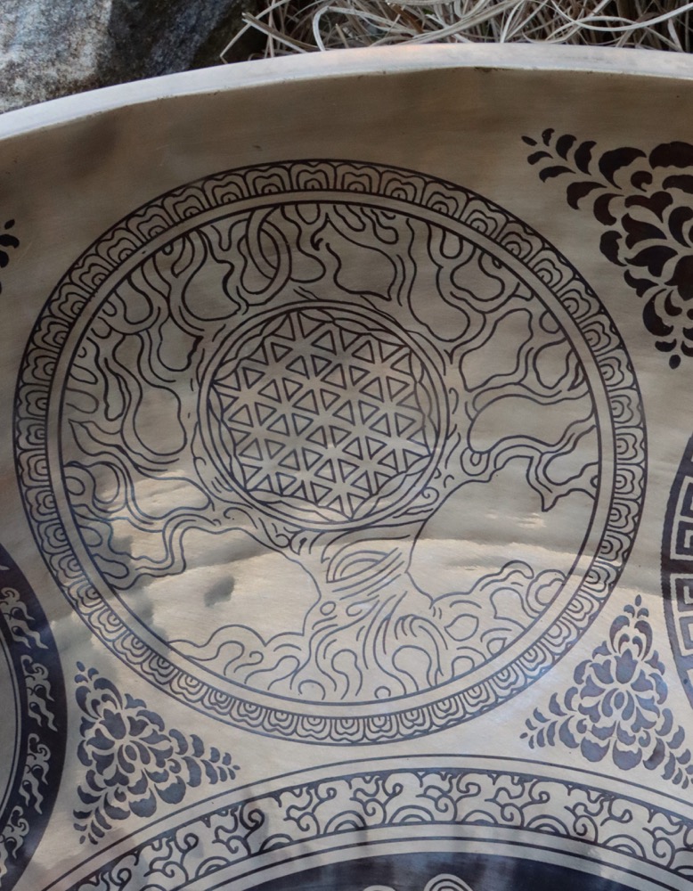 Fussklangschale graviert SONNE 53 cm inkl. Schlägel und Kissen