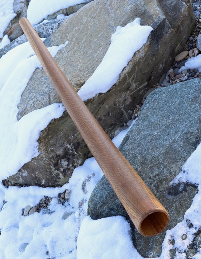 Didgeridoo aus schweizer Eichenholz D 432 hz 145 cm