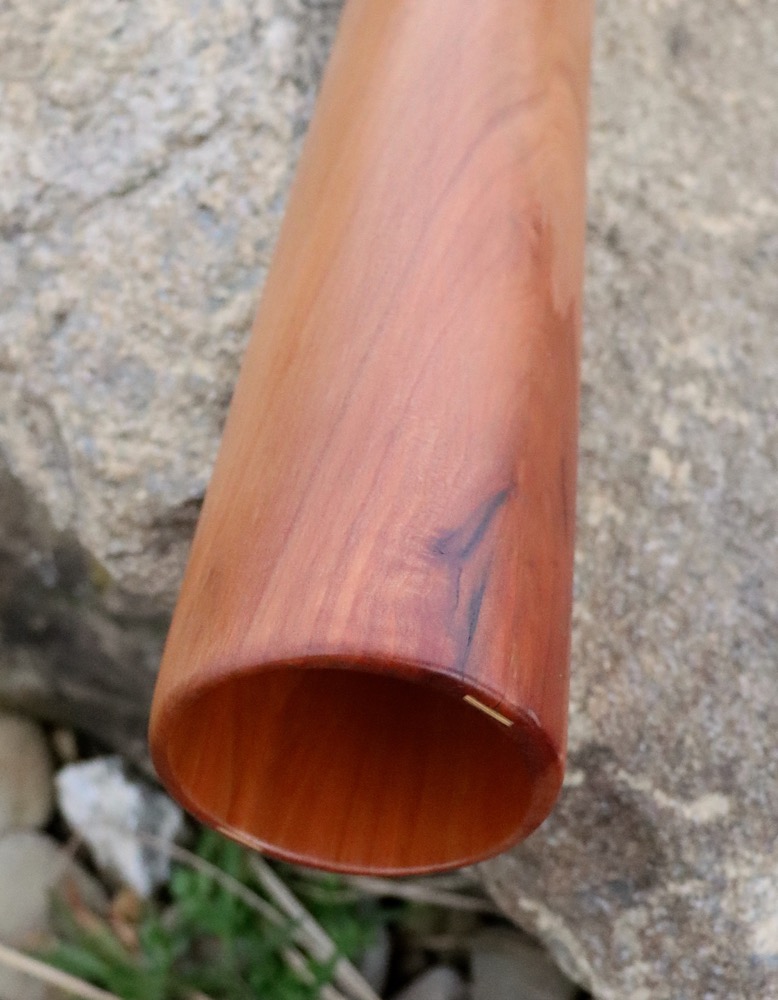 Didgeridoo aus schweizer Birnholz  D 440 hz 146 cm