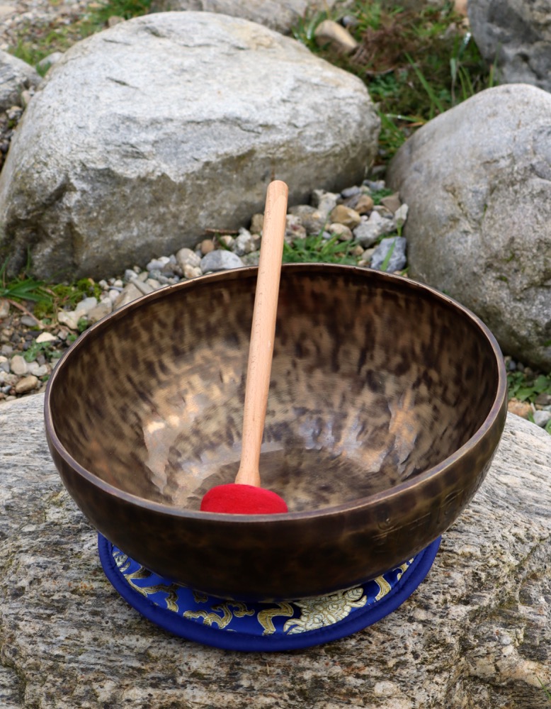 Klangschale Vollmond Neptun 27 cm inkl. Schlägel und Kissen