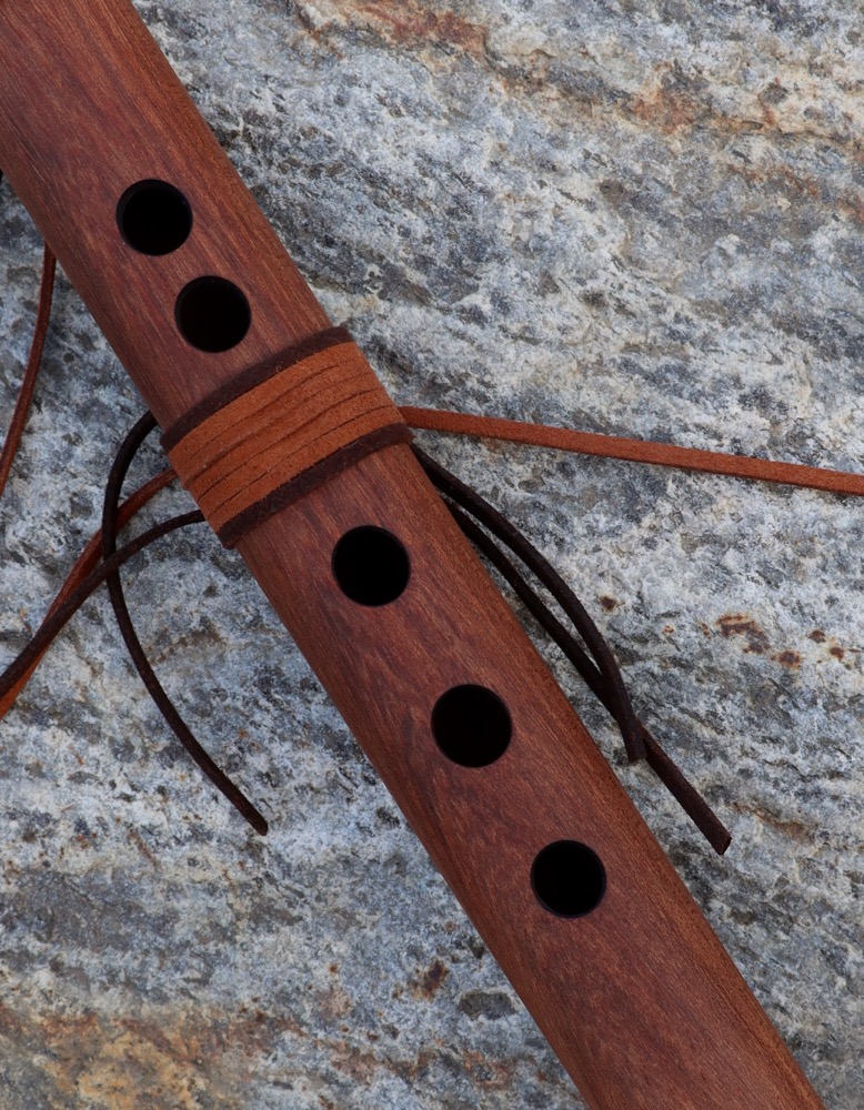  native american flute Zeder Kolibri B  440 hz 