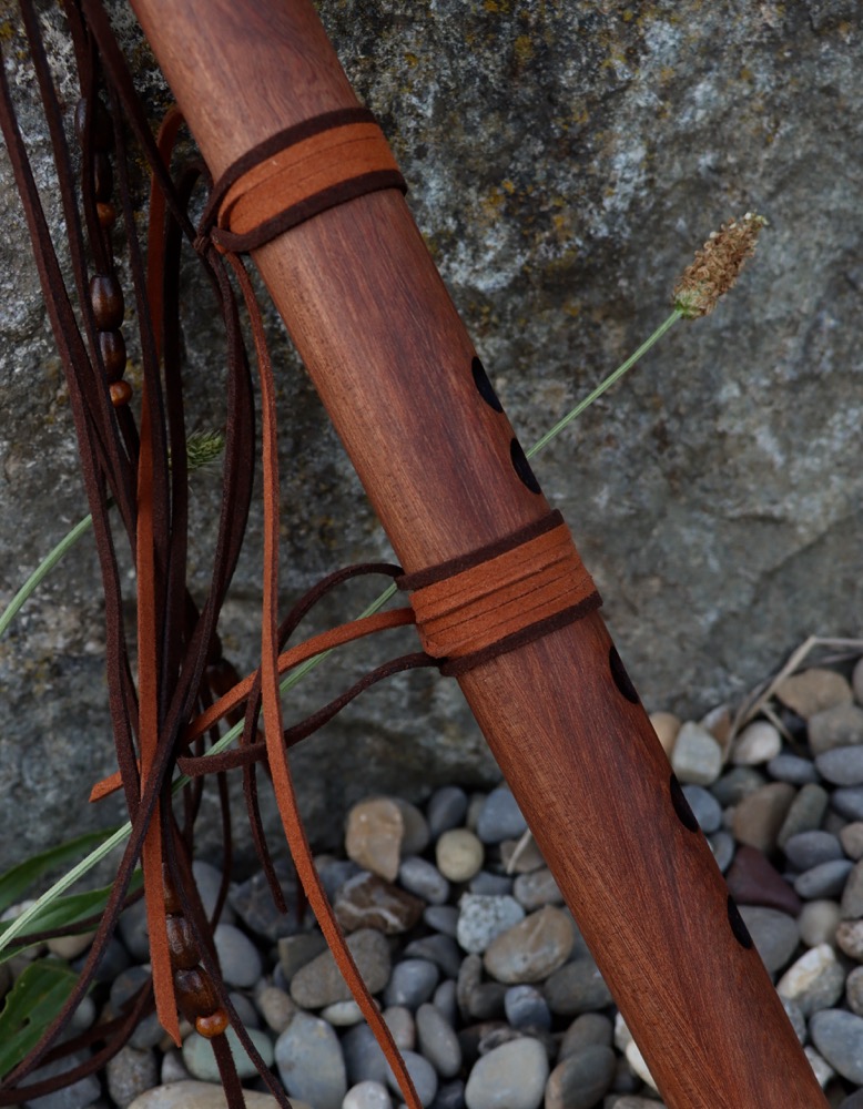  native american flute Zeder Kolibri B  440 hz 