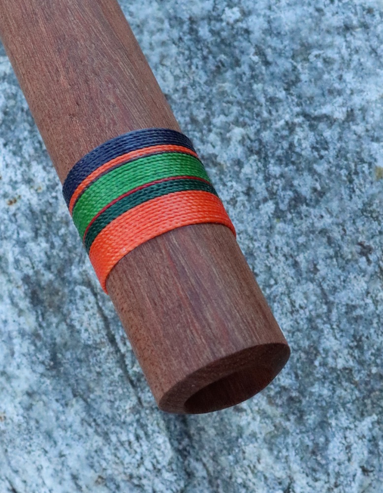 Pentatonische Flöte aus  Zedernholz Dur  Bass D 432 hz 