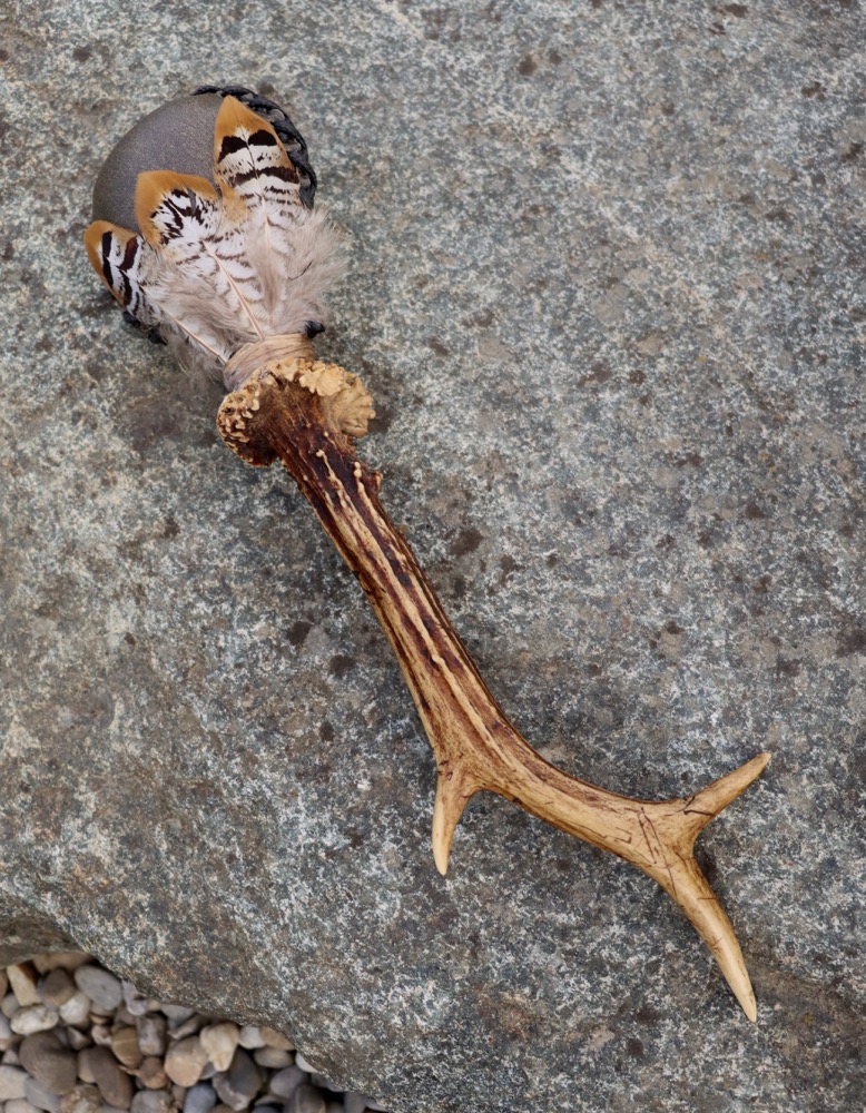 Schamanenrassel Neumond Mai Rehbock Edelsteinrassel 