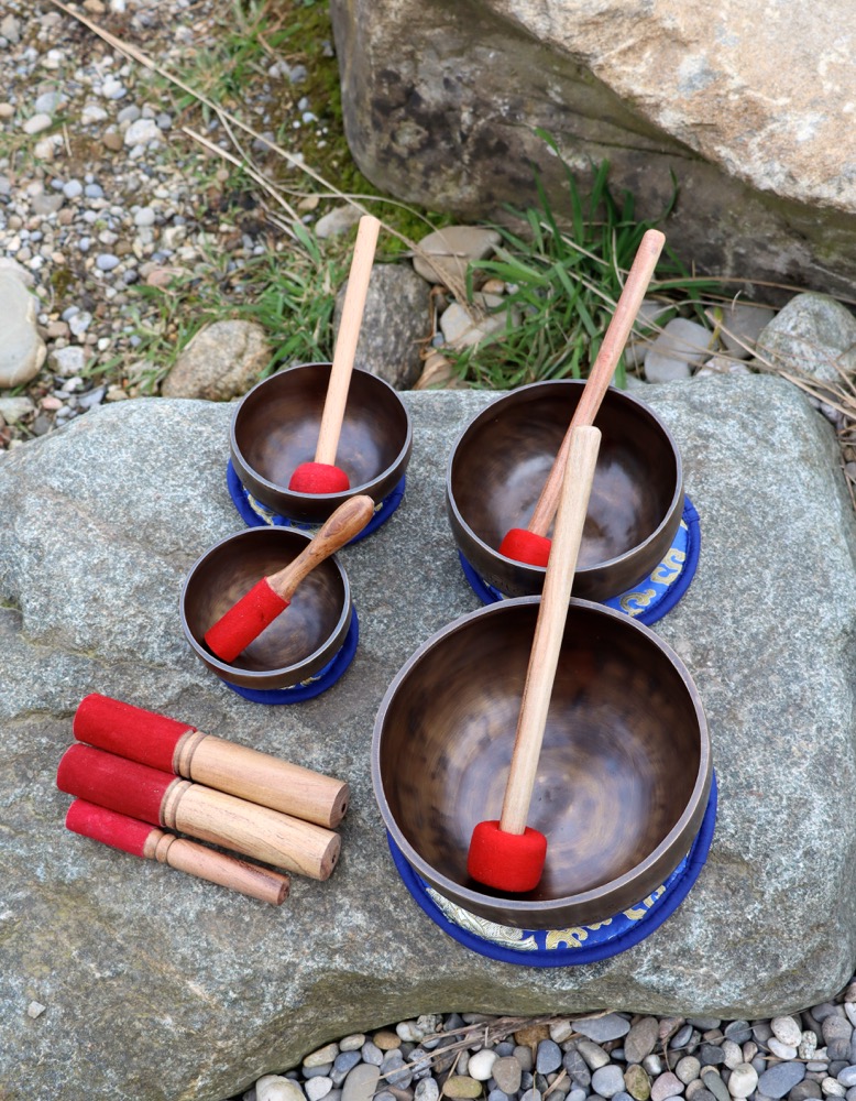 Klangschalen Set Vollmond inkl. 10-18 cm inkl. Schlägel und Kissen