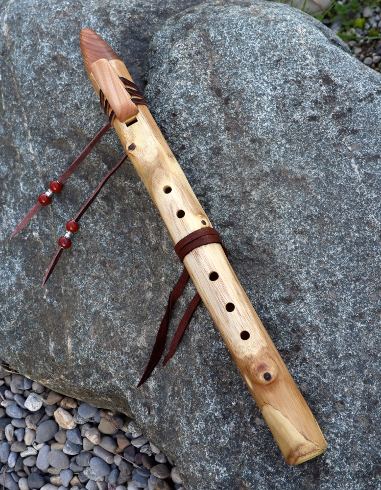 Gebetsflöte Holunder rote Achatkugeln g moll 432 hz