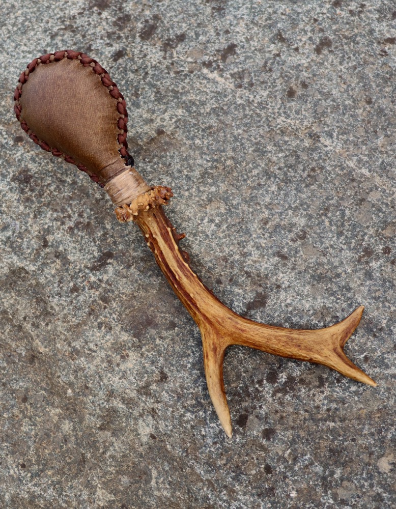 Schamanenrassel Neumond Mai Rehbock Edelsteinrassel  