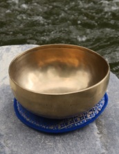 Therapie Klangschale Himalaya SONNE 26,5 cm inkl. Schlägel u Kissen