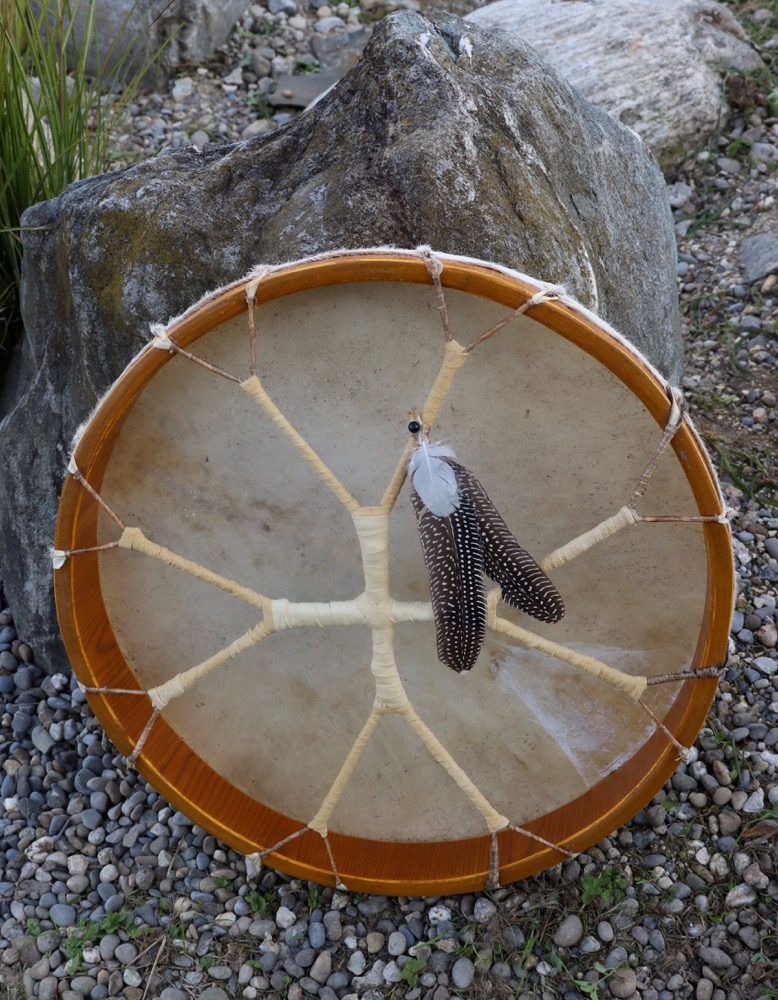   Schamanen Trommel Ziege 50,5 cm mit Federn und Edelsteinkugel