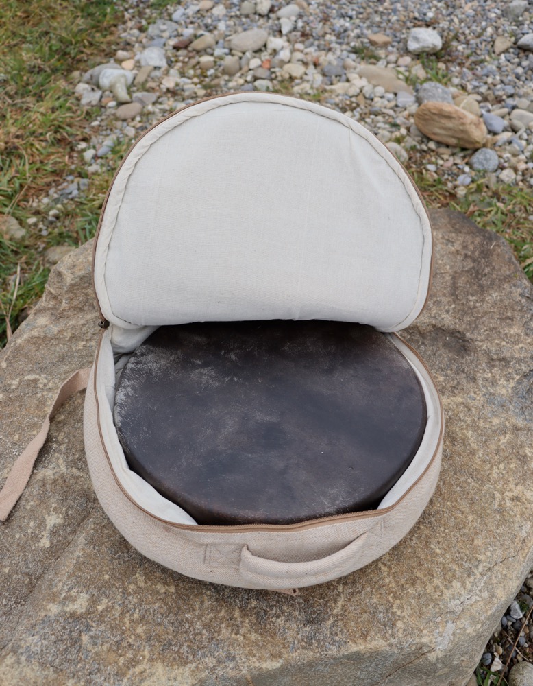 Trommeltasche Hanf mit Rucksackgurten 35-37 cm