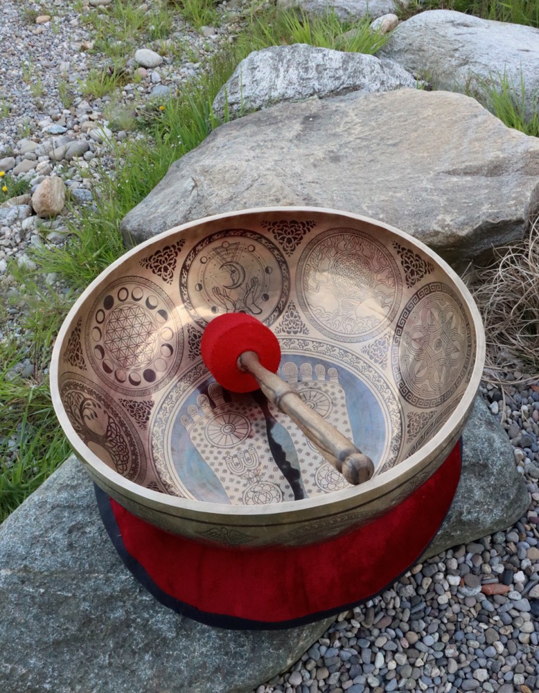 Fussklangschale graviert SONNE 53 cm inkl. Schlägel und Kissen