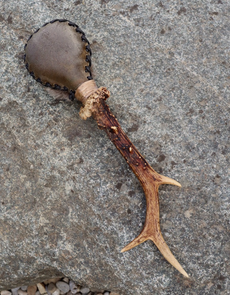 Schamanenrassel Neumond Mai Rehbock Edelsteinrassel 